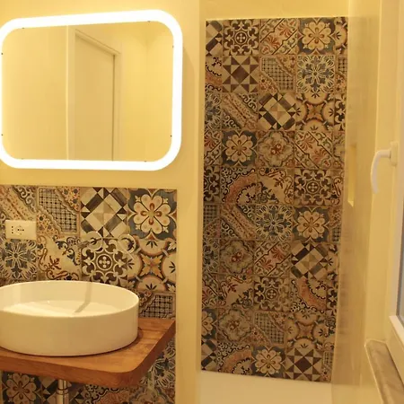 Giglia 4* マナローラ